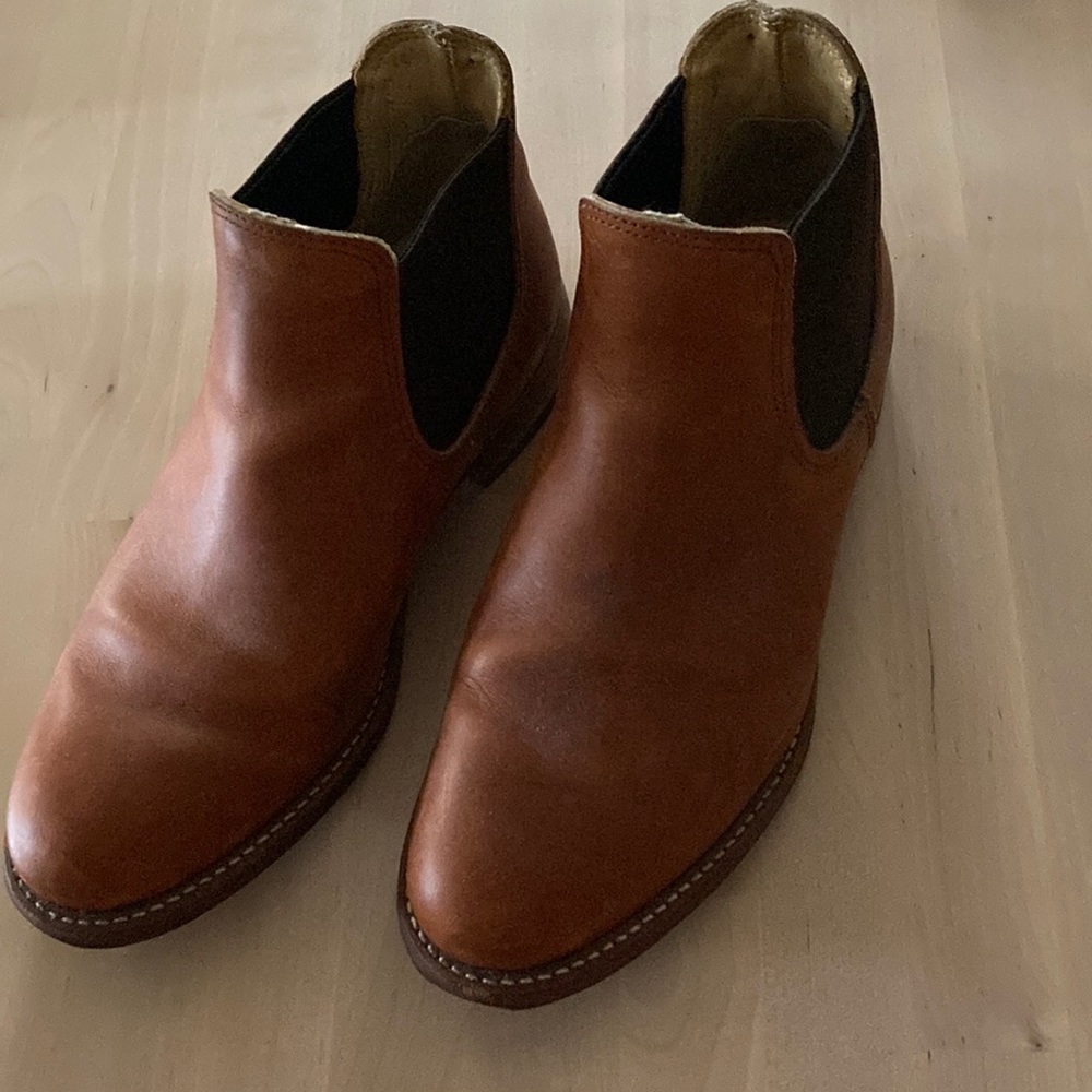 Redwing Chelsea Boot, size 9